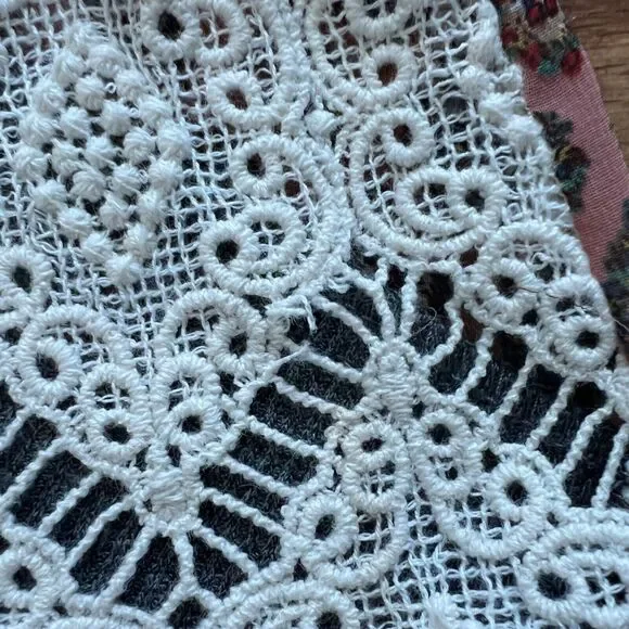 Gimmicks by BKE Pieced Vest Size M Lace Back Linen Printed Multicolor - Picture 10 of 10